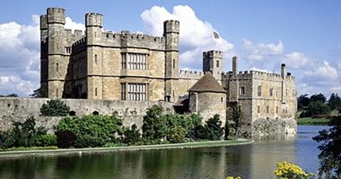 قلعة رومانية قديمة للبيع بـ 3.5 مليون يورو