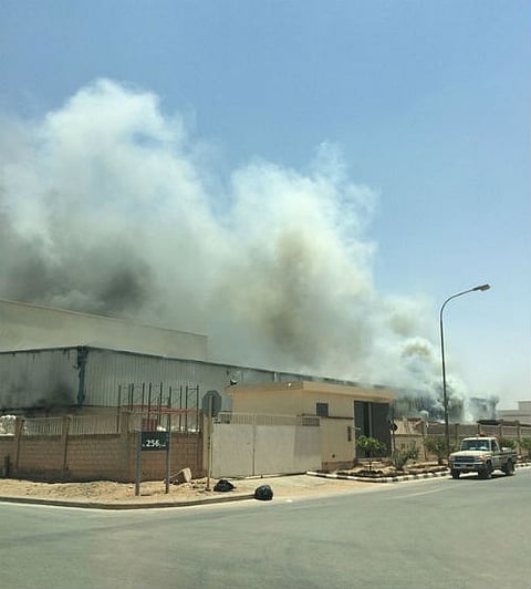 "مدني الرياض" يُكافح حريقاً في مستودع أدوية بـ"الصناعية الثانية"