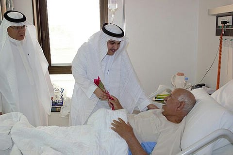 نائب مدير الشؤون الصحية بمكة يعايد مرضى "النور التخصصي"