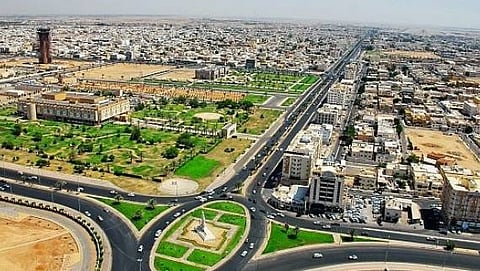 إيقاف راقٍ شهير بتبوك لحين البت في اتهامه بتجاوزات أخلاقية