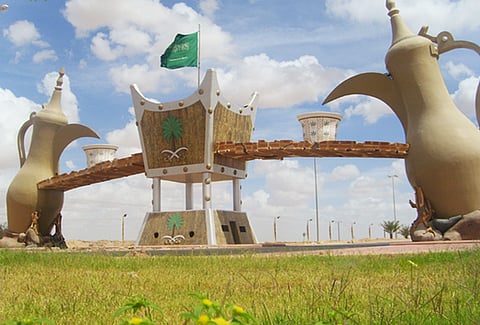 الجهات الأمنية تُحقق في حادثة انقلاب سيارة يقودها يمنيون "بالدواسر"