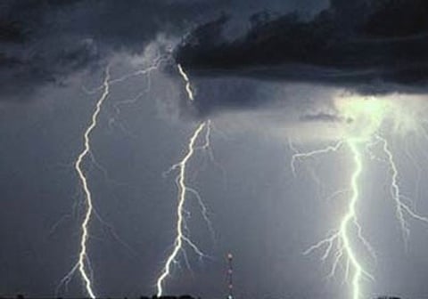 "الأرصاد": هطول أمطار رعدية على جازان وعسير والباحة