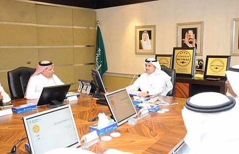 "الجاسر" يتبادل التهاني بمناسبة العيد مع موظفي "السعودية"