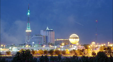 غسيل فناء المنزل يوم الجمعة.. قرار خاطئ ابتدعه المواطنون