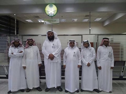 "أحوال الباحة" تستقبل عملاءها ومنسوبيها بـ "حلوى العيد"