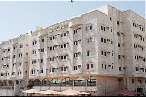 المحكمتان الجزائية والعامة بمكة تحددان جلسات التحقيق مع أكاديمي "خبب" مديرة مدرسة