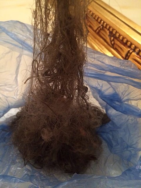 عاملتان عربيتان تحرمان مواطنة من شعرها.. وزوجها يشكو لأمانة الرياض