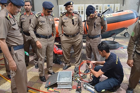 "الحارثي" يقف على جاهزية فرق الدفاع المدني بالطائف
