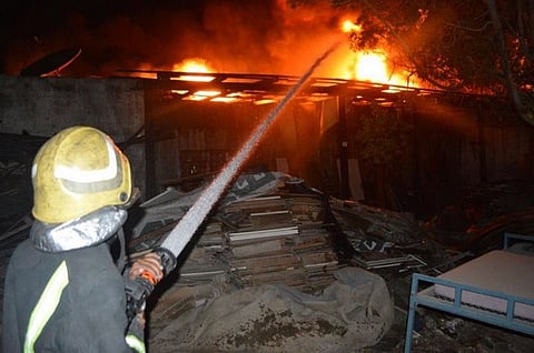 "مدني جدة" يسيطر على حريق الأحواش العشوائية شمال المحافظة