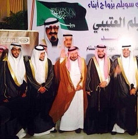 "العازمي" يحتفل بزفاف نجليه بالطائف