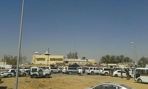 قاتل ينهي حصار شرطة تبوك لمنزله بتسليم نفسه