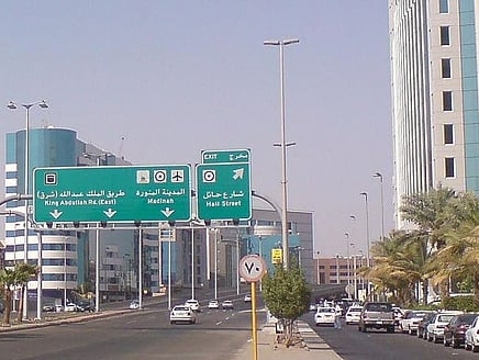 إلقاء القبض على عصابة سلبت 1.7 مليون ريال في جدة