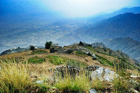 بالصور.. "سبق" ترصد "جبل هادا" سِحْر الطبيعة الجبلية