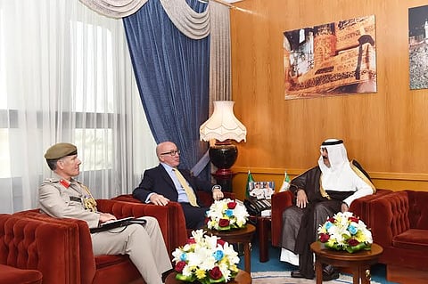 وزير الحرس يبحث مع السفير البريطاني الموضوعات ذات الاهتمام المشترك