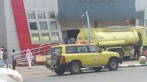 "مدني عسير" يسيطر على حريق في مستودع مواد غذائية بمحايل