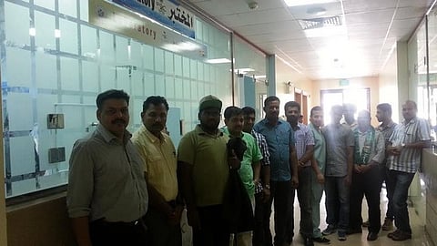 وفد من الجاليات الهندية يتبرع بالدم لمستشفى خميس مشيط