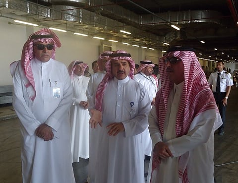 بالصور.. " الخليوي" يتفقد جمرك وميناء جدة