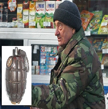 بعدما أزعجوه بالضوضاء.. مُسِنّ روسي يفجر قنبلة يدوية في 4 شباب