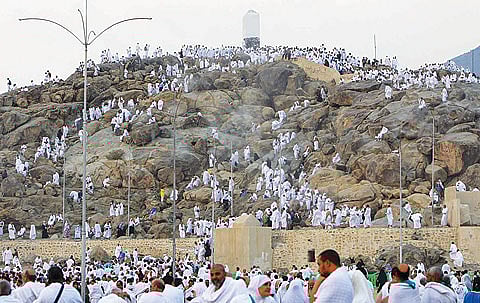 2400 حاج من ضيوف خادم الحرمين يستقرون بصعيد عرفات