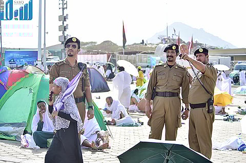 بالصور.. "سبق" ترافق وحدة التحريات والبحث الجنائي بجبل الرحمة