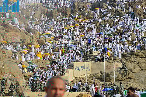 بالصور.. مليونا حاج يبتهلون إلى الله على صعيد عرفات الطاهر