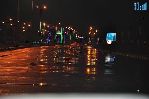 الأمطار تتسبب بانقطاع الكهرباء عن قرى صامطة