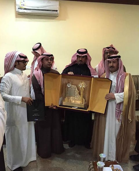 تكريم "أبو نخاع" بعد 35 عاماً خدمة بالتعليم