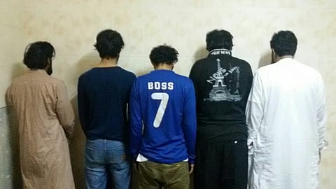 "بحث جدة" يطيح بعصابة آسيوية لسلب العمالة الوافدة