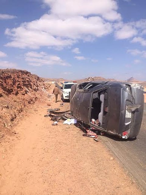 إصابة وافدين مصريين في انقلاب سيارتهما بمحافظة ظهران الجنوب