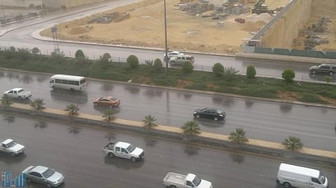 الآن.. أمطار متفرقة تشهدها العاصمة