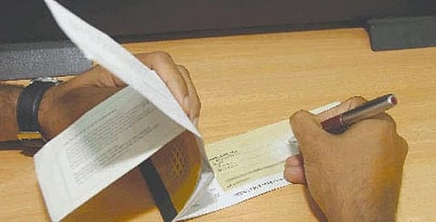 الإطاحة بآسيوي متهم بالاحتيال والاستيلاء على 10 ملايين ريال