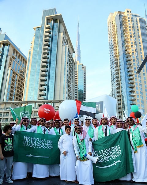 اهتمام إعلامي باحتفاء السعوديين بذكرى اليوم الوطني الإماراتي