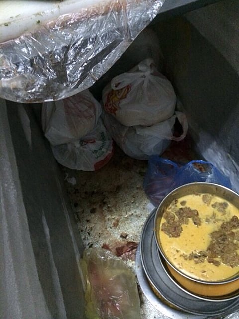 "أمانة الجوف" تغلق مطعماً يسكنه العاملون وبه "أكل بايت"