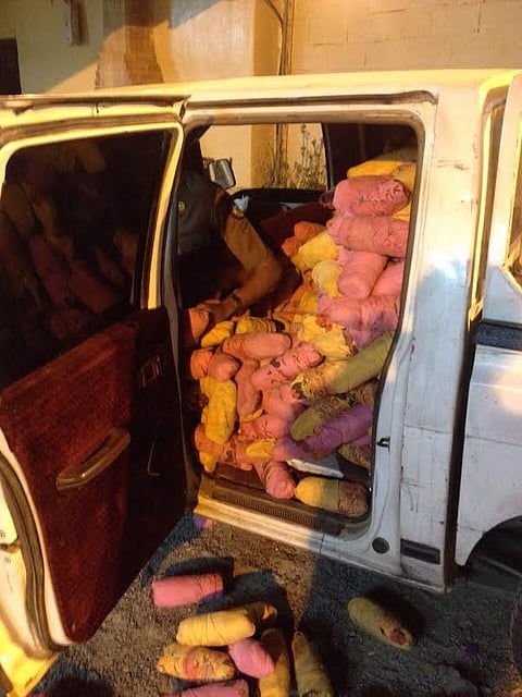 شرطة مركز الجوة تحبط تهريب 900 حزمة قات