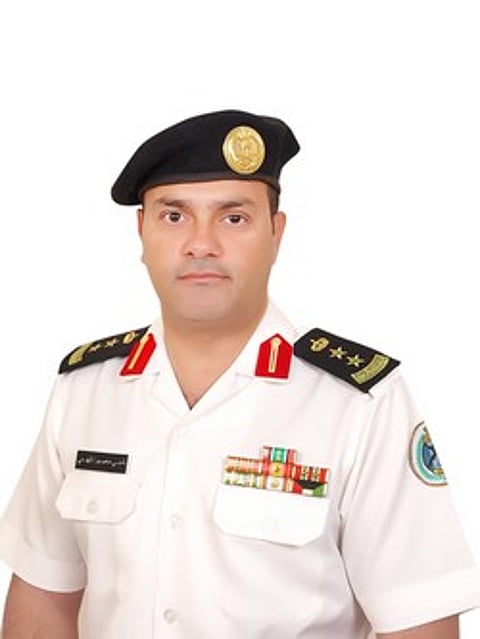 حرس الحدود ينقذ 3 أشخاص علقوا في شُعب مرجانية بجدة