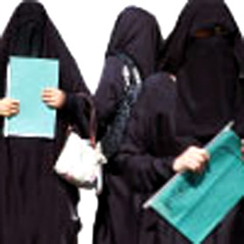 معلمات بديلات يعتزمن مقاضاة "التربية" لاحتساب سنوات خدمتهن