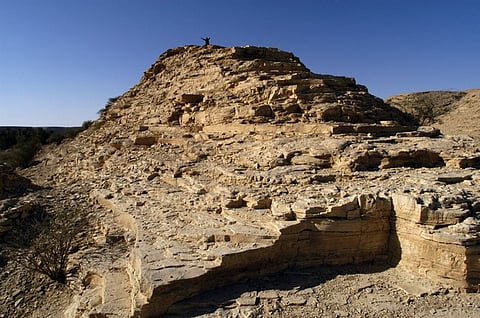 بالصور.. "جبل التوباد" قصة حب تعاني الإهمال وقلة الخدمات