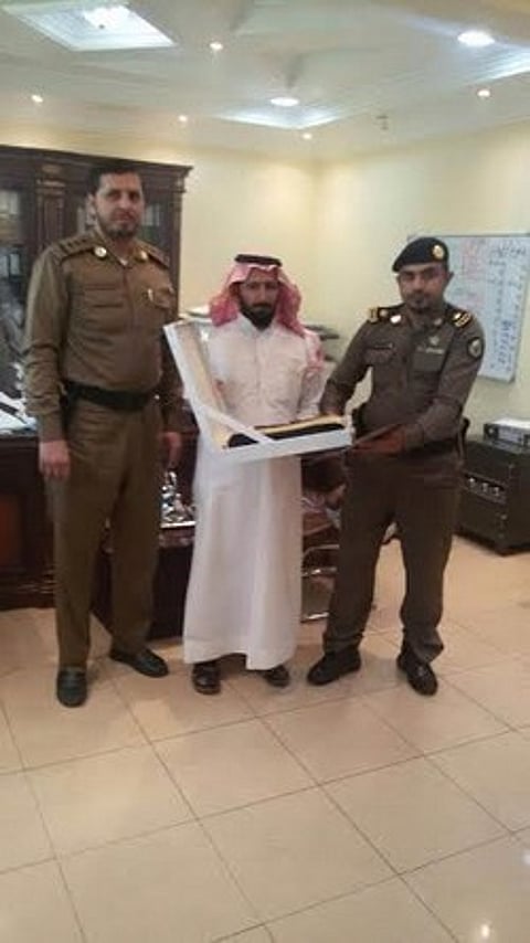 مدير شرطة يدمة يكرِّم الرقيب "اليامي"