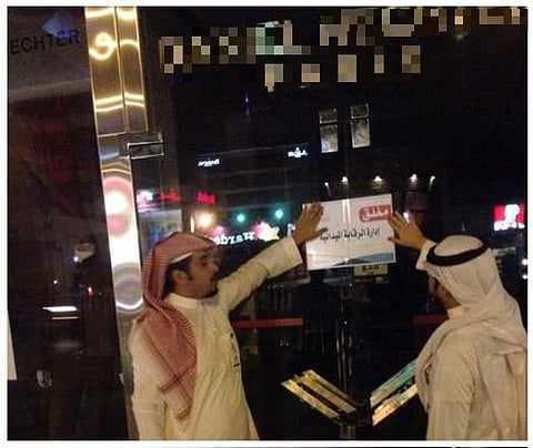 إغلاق مركز تجاري بالرياض يوهم المستهلكين بتخفيضات تصل إلى 85 %