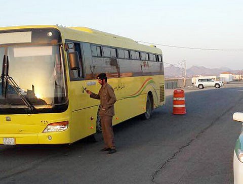 "مرور عسير" يكثف حملاته على حافلات نقل الطالبات والمعلمات
