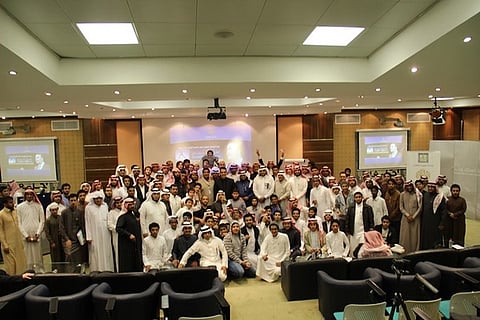 "خبير تنمية بشرية": 8 ساعات يقضيها السعوديون يومياً على الإنترنت