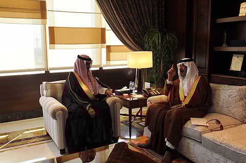 بالصور.. أمير الباحة يناقش مشروعات التعليم العالي وسبل تطويرها