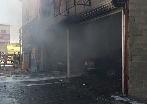 بالصور.. حريق في ورشة سيارات بـ"صناعية الخفجي"