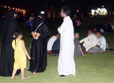 وافدات ينصبن شباكهن بـ"التسوُّل المقنع" لاصطياد الشباب