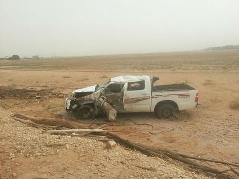 بالصور.. انقلاب "هايلكس" واحتراقها بسبب السرعة الزائدة بـ"الدواسر"