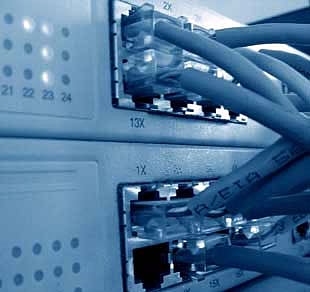 "بخشة جازان" تشتكي ضعف شبكة الاتصال والإنترنت