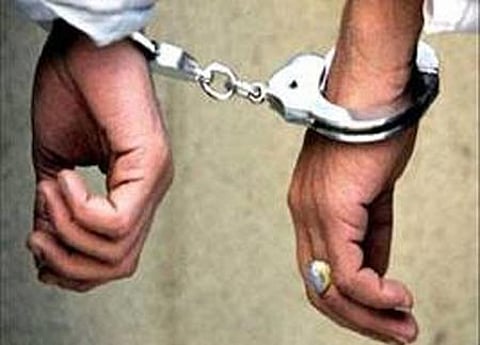 الإطاحة بعصابتين إثر انتحال أفرادهما هوية رجال أمن لسلب العمال