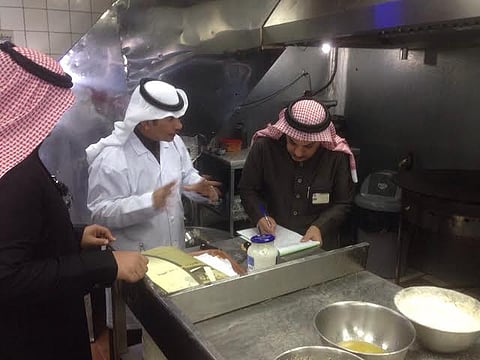 إغلاق 25 منشأة تجارية بالشرقية لارتكابها مخالفات