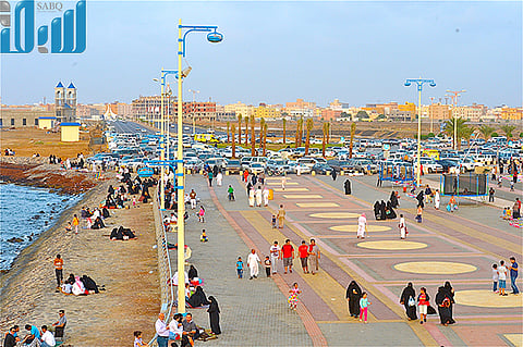 بالصور.. "سبق" ترصد توافد الزوار على جازان في أولى ليالي "الشتوي"