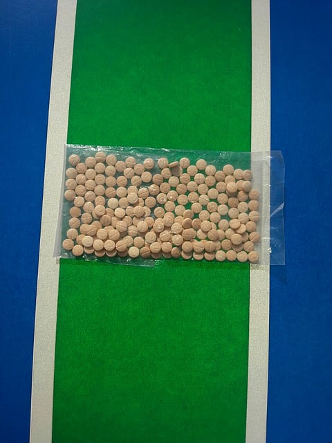 ضبط مواطن بحوزته ١٩٢ حبة كبتاجون على طريق جدة السريع